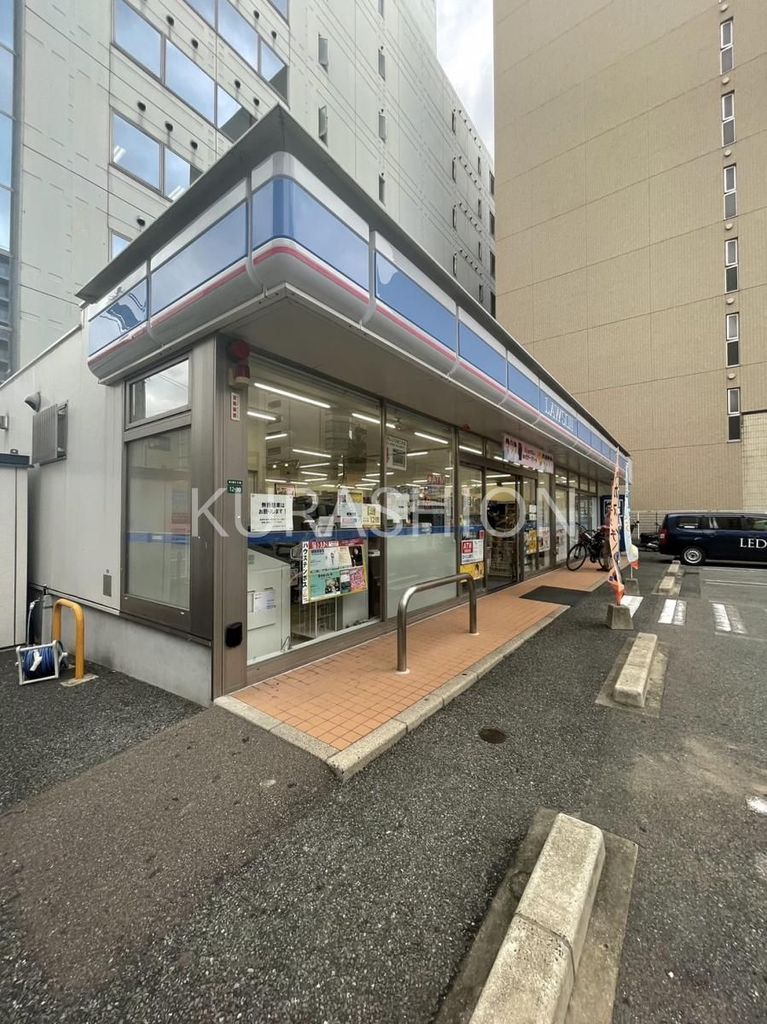 コンビニ　ローソン博多駅東三丁目店（コンビニ）まで70m