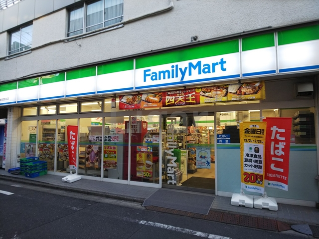 コンビニ　ファミリーマート椎名町駅前店（コンビニ）まで383m