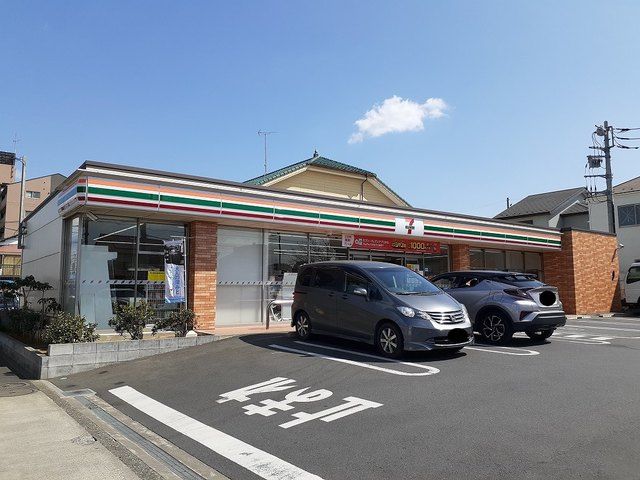 コンビニ　セブンイレブン（コンビニ）まで500m