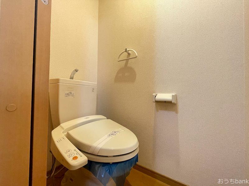 トイレ　温水洗浄機能付きのトイレです。