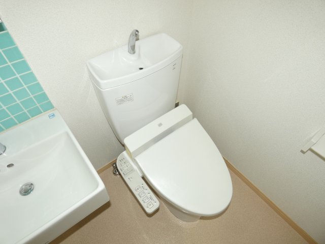 トイレ　※同一仕様・別号室の参考写真