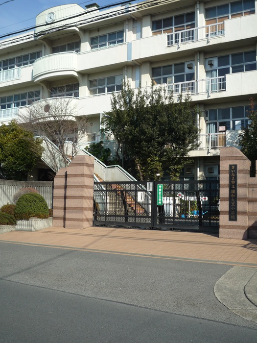 小学校　浦和大里小学校（小学校）まで400m