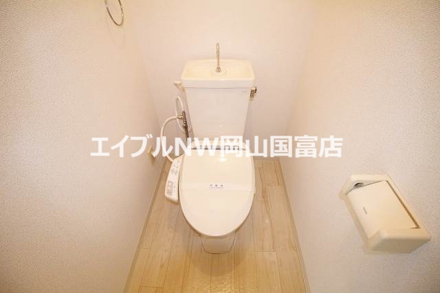 トイレ　温水洗浄便座設置済み