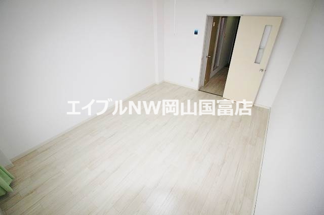 その他部屋・スペース　清潔感のある白を基調とした室内