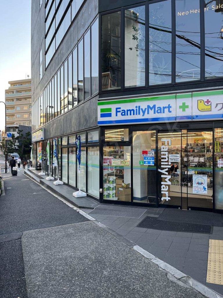 ドラックストア　ファミリーマート＋クスリのヒグチ恵比寿アメリカ橋店（ドラッグストア）まで340m