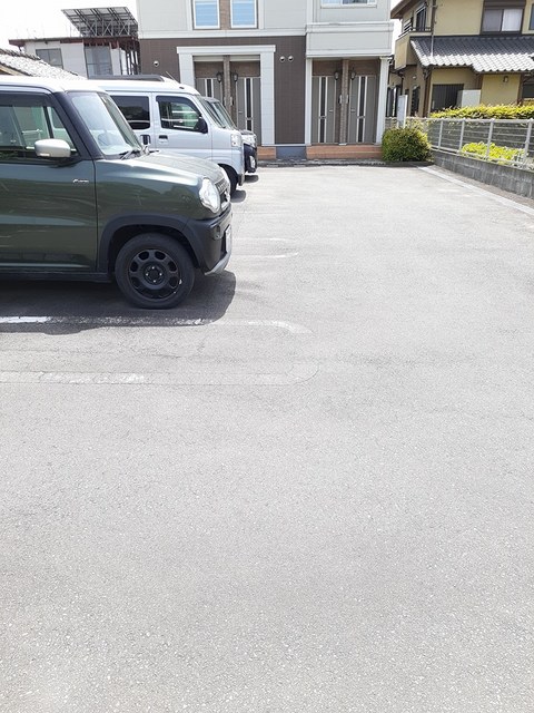 駐車場　駐車スペースもあります☆