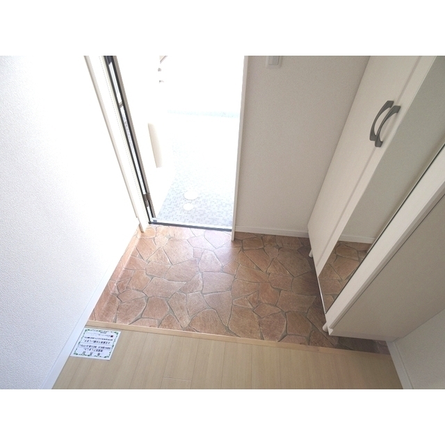 玄関　※同タイプ（色等異なる場合有）