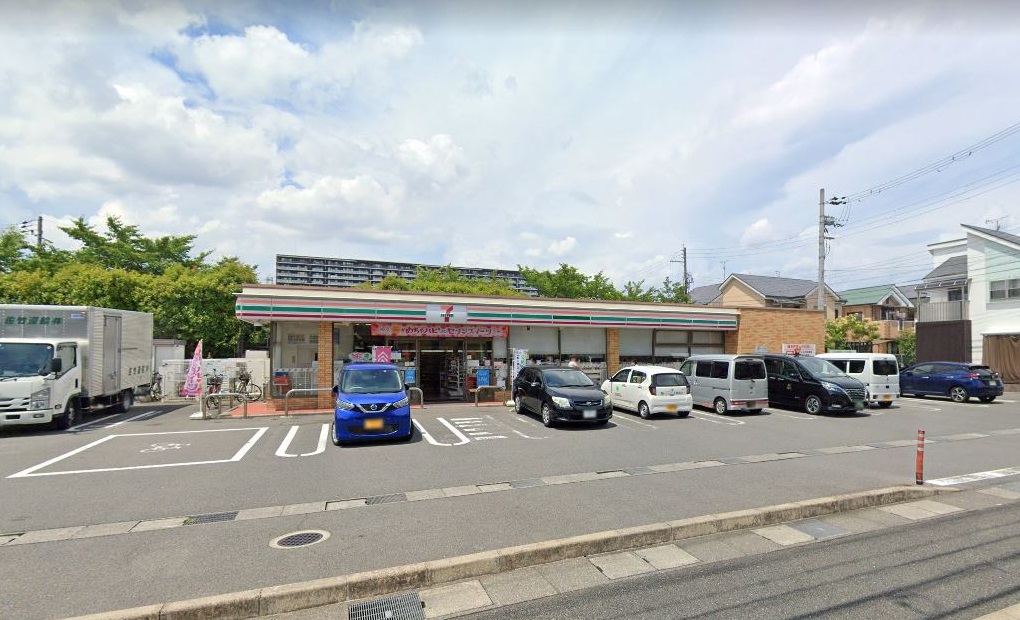 コンビニ　セブンイレブン 向日寺戸店（コンビニ）まで470m