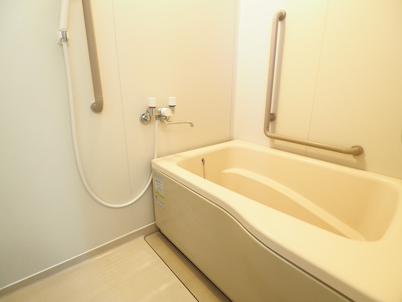 バス・シャワールーム　※別部屋の写真です