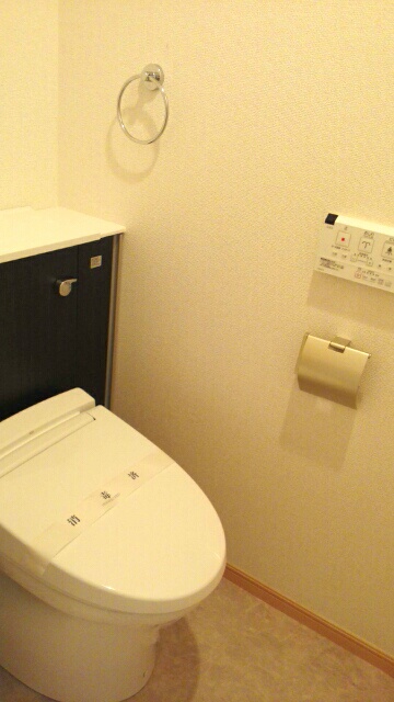 トイレ　個室タイプのトイレです