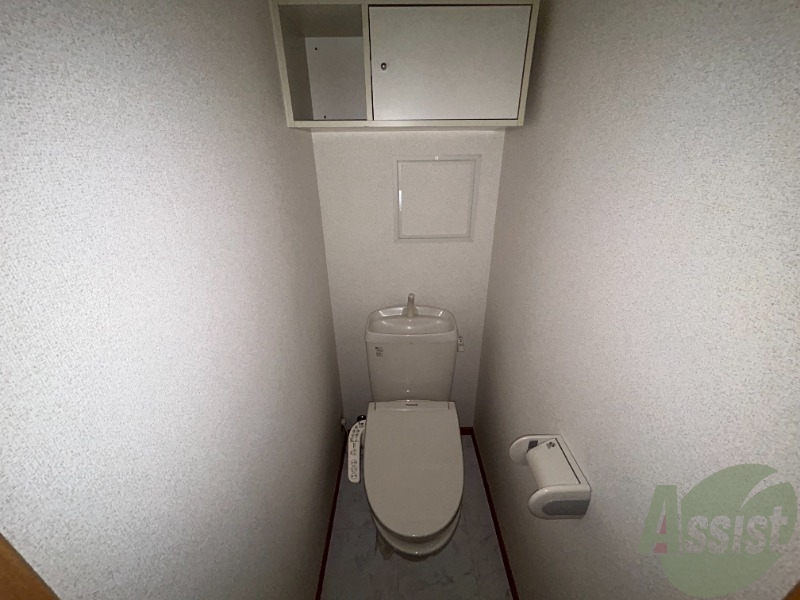トイレ　トイレはウォシュレット機能付きです。安心して使用できますね。