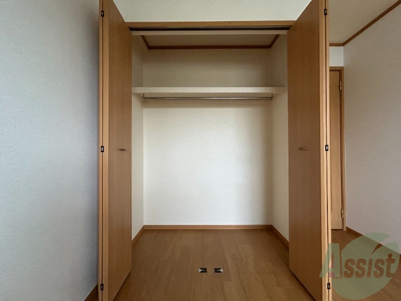収納　洋室のクローゼット。広さは十分そうです。