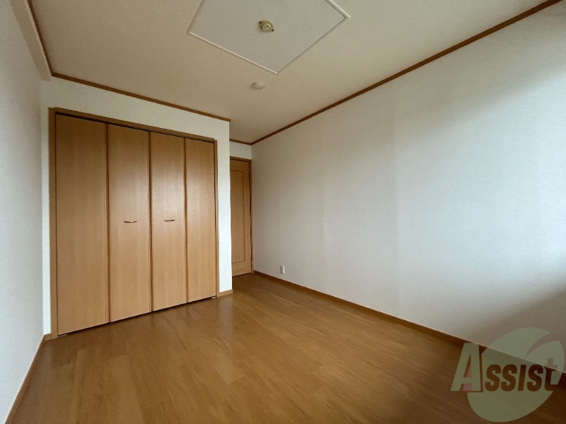 その他部屋・スペース　６帖の洋室です。日差しがあり明るい印象でした。