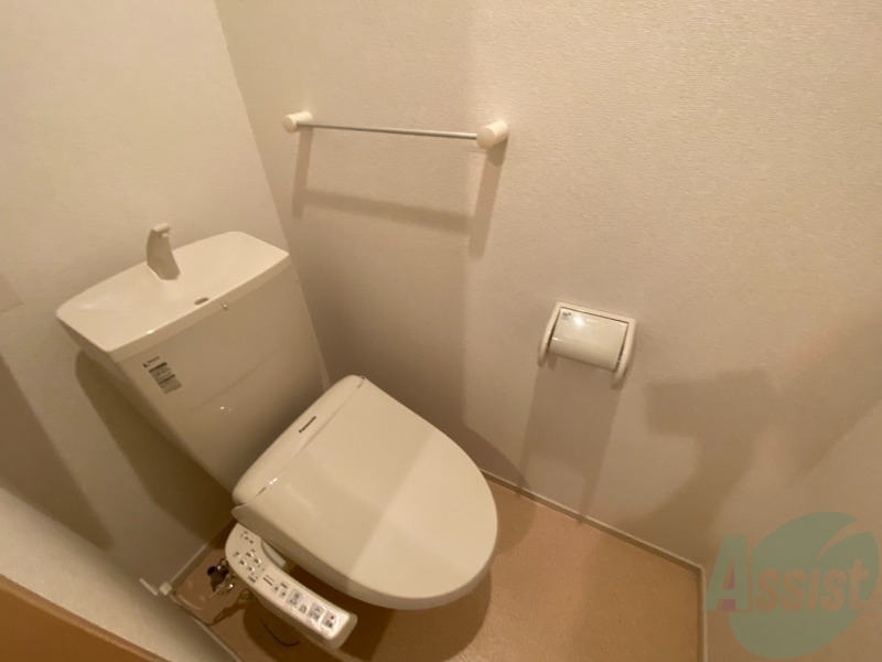 トイレ　こちらはトイレです。清潔感があり、安心して使用できます。