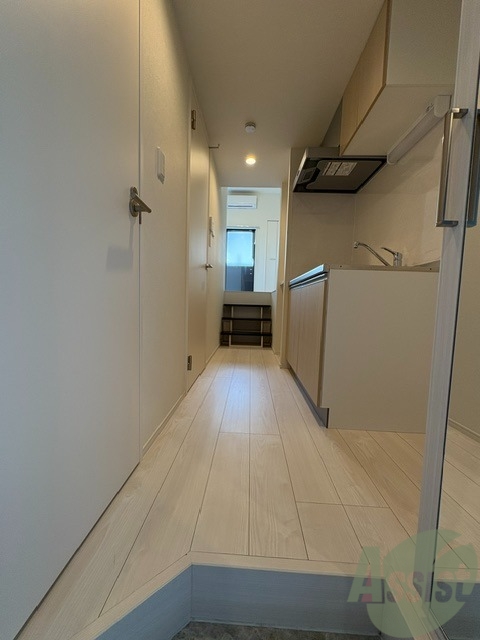 玄関　こちらは玄関になります。照明設備もございます。