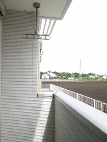 バルコニー　外からの目が気にならないバルコニーで洗濯物が干せます