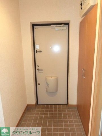 玄関　※同建物のタイプ間取り　別室設備施工例　現況優先