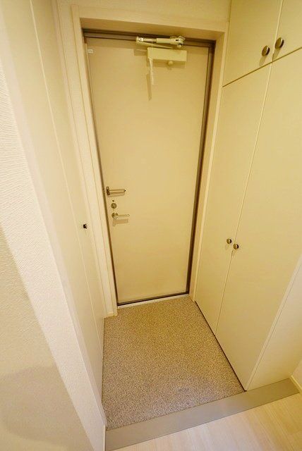 玄関　★下駄箱が大きいので靴が多くても安心です★