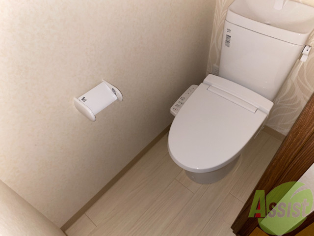 トイレ　ウォシュレット機能がついたトイレです。安心して使用できますね