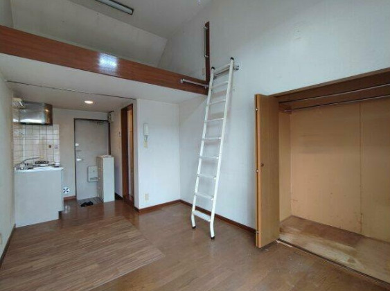その他部屋・スペース　リビングを別角度から