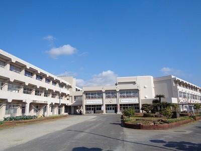小学校　西諌早小学校（小学校）まで693m