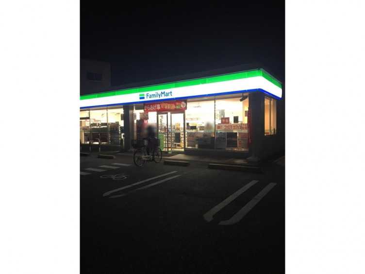 コンビニ　ファミリーマート豊中インター南店（コンビニ）まで399m
