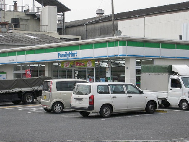 コンビニ　ファミリーマート庄内宝町三丁目店（コンビニ）まで462m