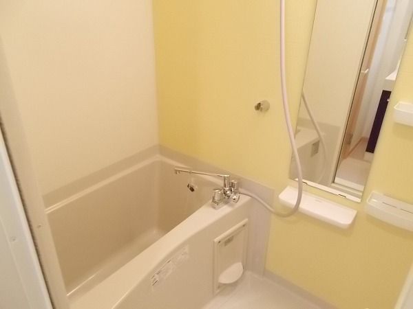 バス・シャワールーム　落ち着いた空間のお風呂です