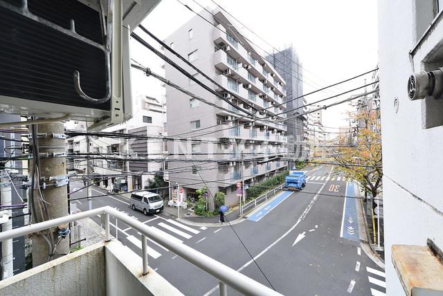 眺望　落ち着いた色調の寝室です
