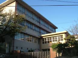 小学校　高梁市立落合小学校（小学校）まで235m