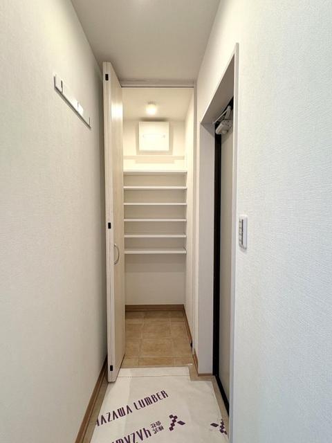 収納　収納　シューズインクローゼット