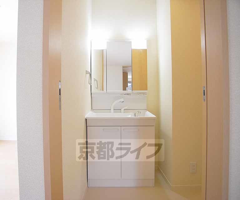 洗面設備　脱衣所も広いです。