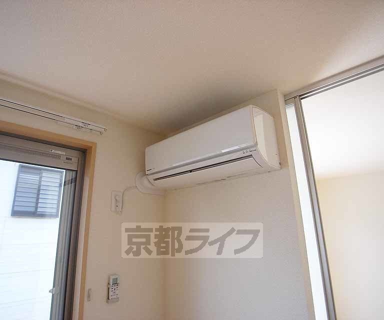 その他設備　リビングにエアコン付いてます。