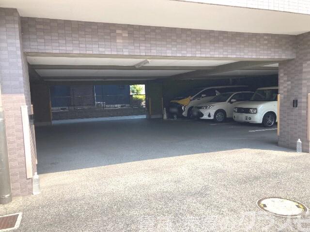 駐車場　敷地内駐車場