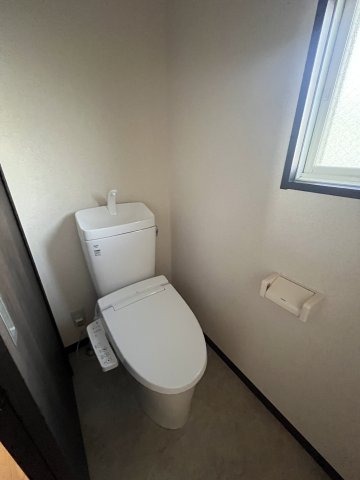 トイレ　窓付きのトイレ