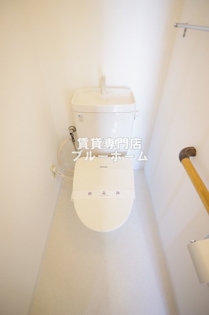 トイレ　温水洗浄機能付き便座！