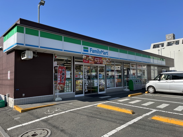 コンビニ　ファミリーマート磯子丸山二丁目店（コンビニ）まで220m