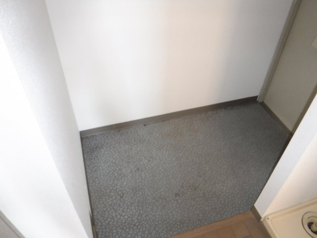 玄関　他のお部屋の参考写真となります。