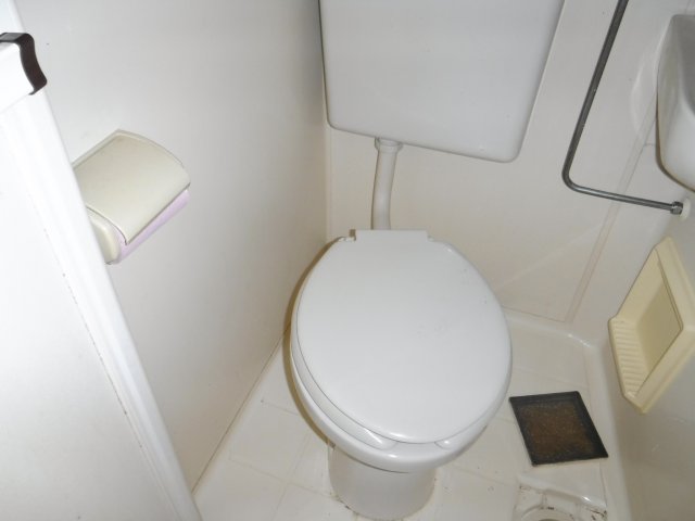 トイレ　他のお部屋の参考写真となります。