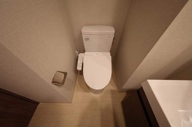 トイレ　温水洗浄便座です