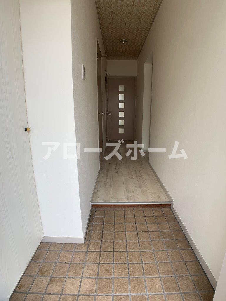 玄関　※室内写真は前回募集の別タイプ２ＤＫです。仕様が異なる場合が