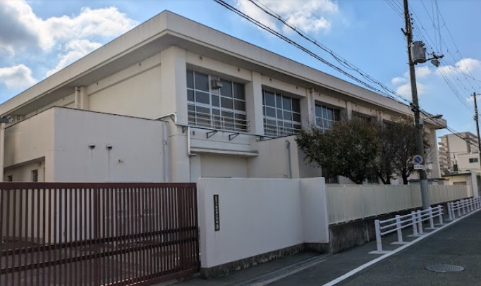 小学校　大阪市立喜連東小学校（小学校）まで596m
