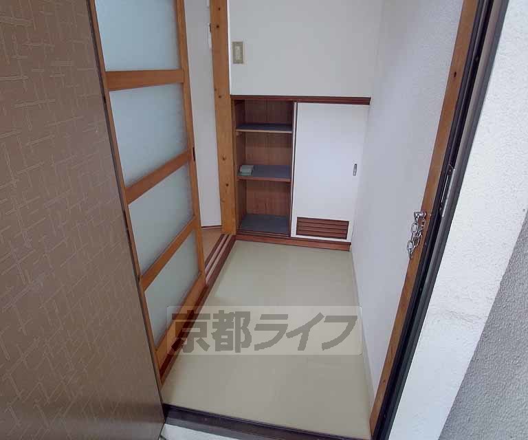 玄関　シューズＢＯＸ付きです。割と広め