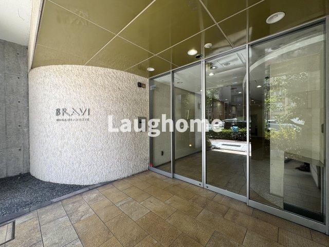 エントランス　落ち着いたエントランスです