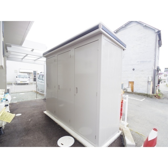 その他設備　外物置付き