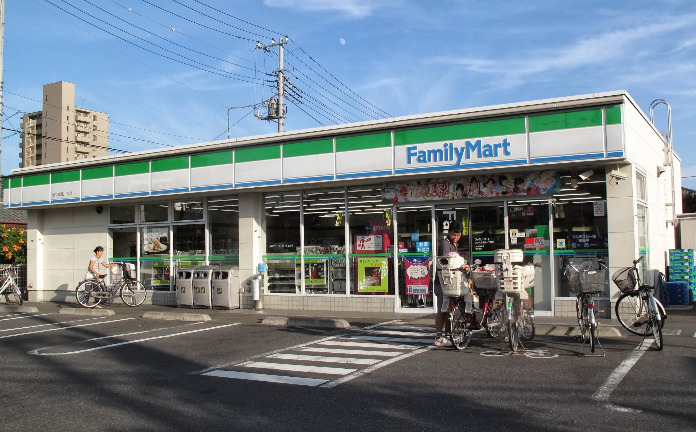 コンビニ　ファミリーマート さいたま沼影二丁目店（コンビニ）まで156m