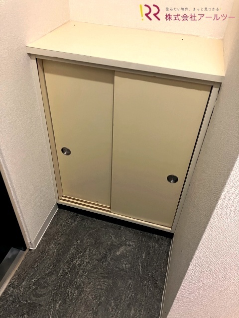 玄関　シューズボックス