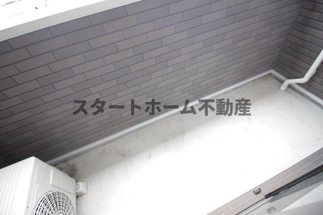 バルコニー　暖かな日差しのふりそそぐバルコニー