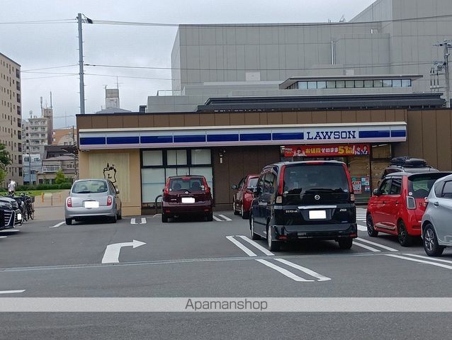 コンビニ　ローソン（コンビニ）まで680m
