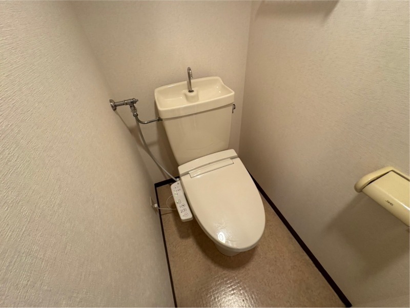トイレ　こちらはトイレです。清潔感があり、安心して使用できます。